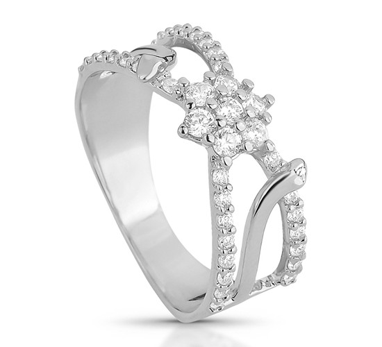 Anel vazado nas laterais com aro liso e zirconia cristal, flor cristal no centro, Prata. 3435470