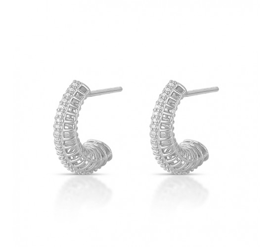 Brinco meia argola vazada 18MM com fio de zirconia no centro, Prata. 3535530