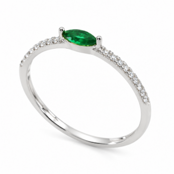 Anel solitario navete 6mm verde esmeralda zirconia cristal nas laterais, prata. 340036